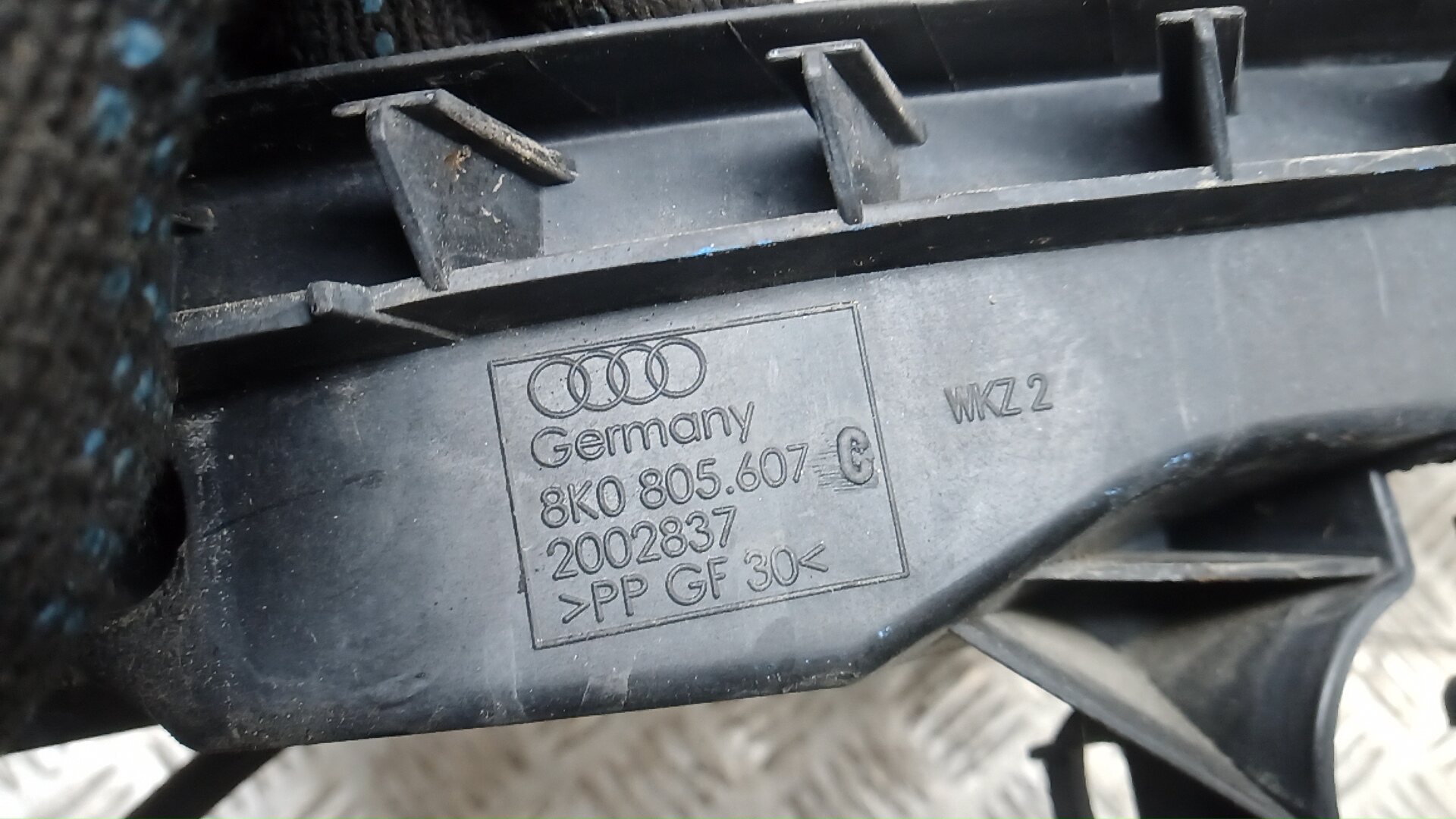 Кронштейн (крепление) заднего бампера правый Audi A4 B8 купить в России