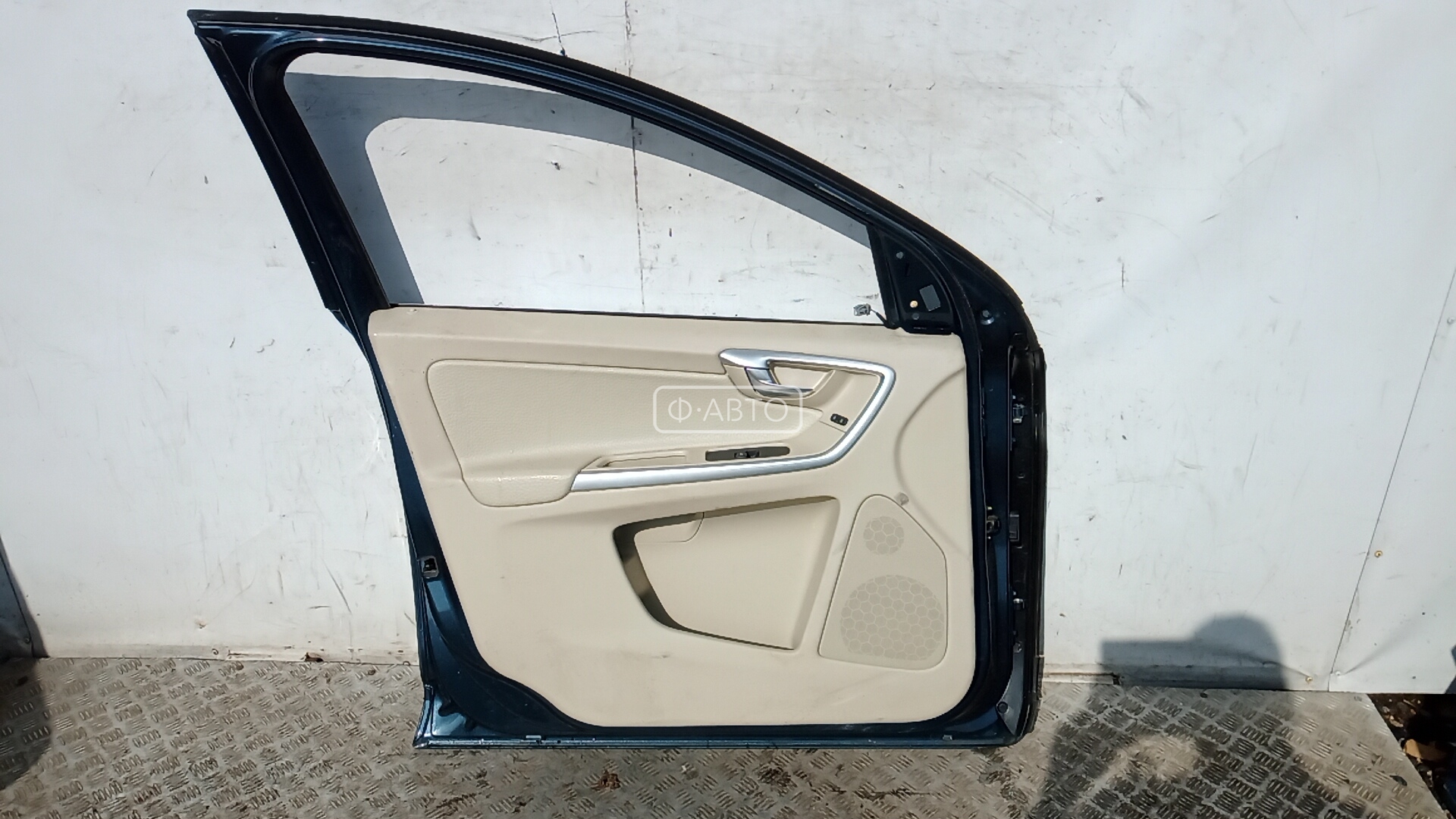Дверь передняя левая Volvo XC60 1 купить в Беларуси