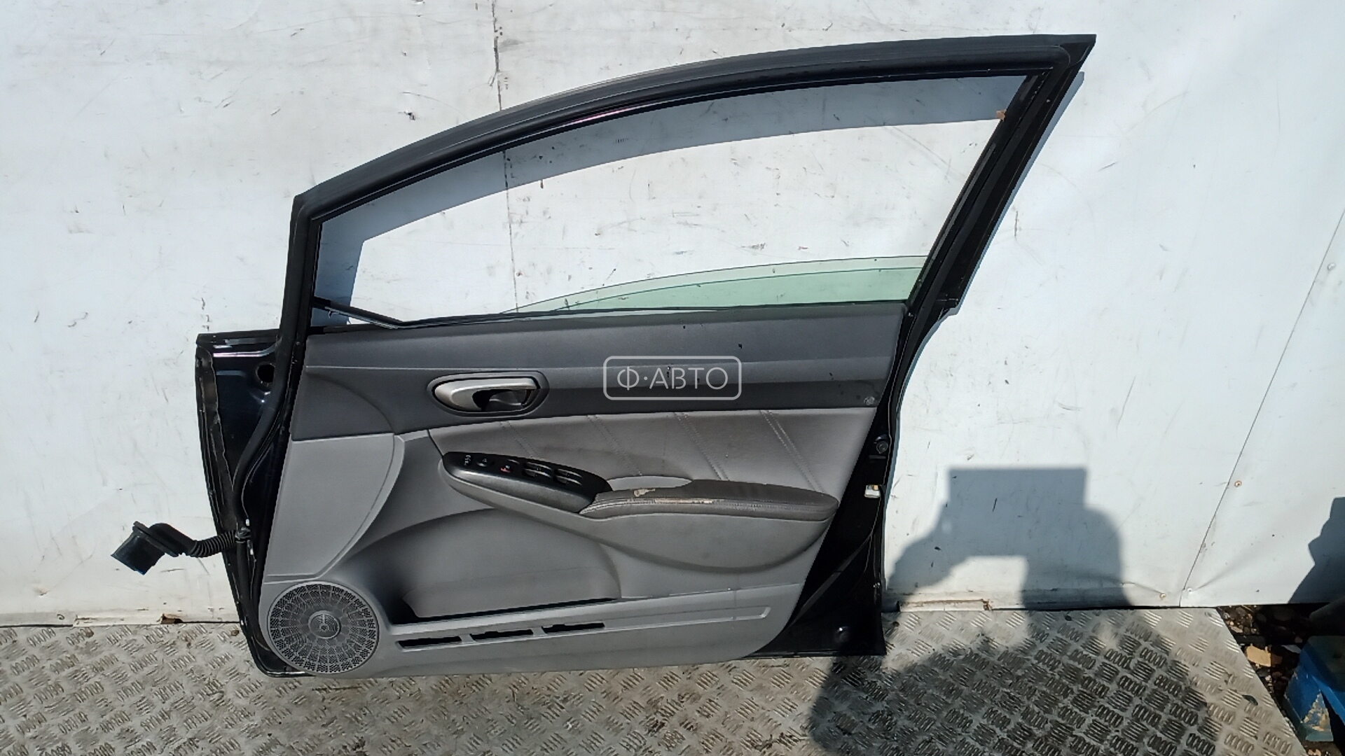 Дверь передняя правая Honda Civic 8 купить в Беларуси