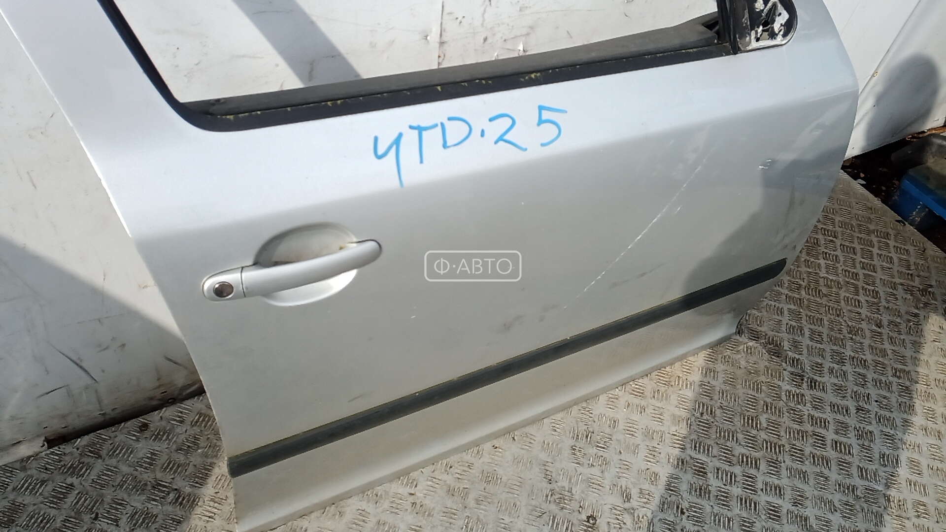 Дверь передняя правая Skoda Octavia 1Z купить в Беларуси