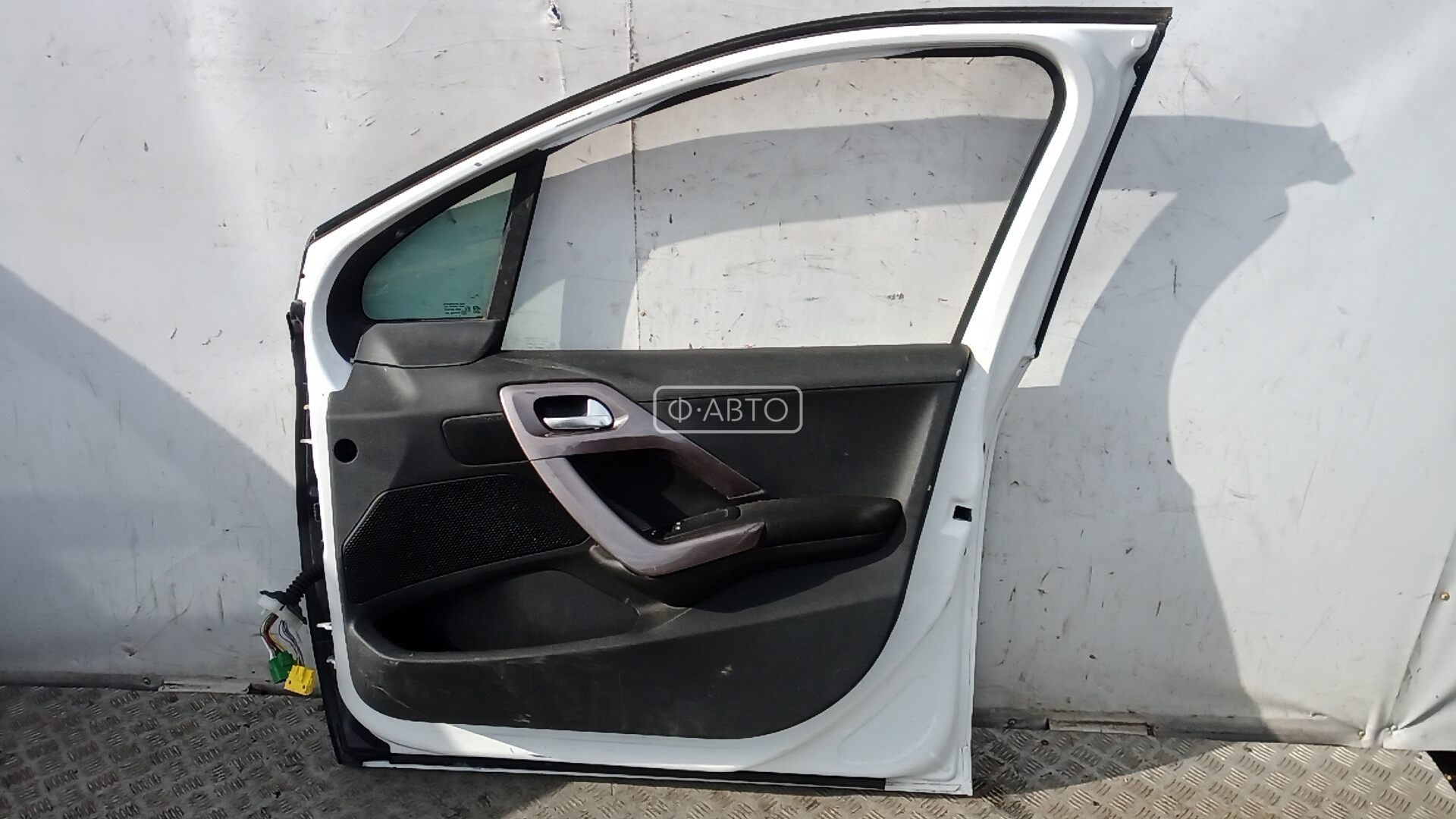Дверь передняя правая Peugeot 2008 1 купить в Беларуси