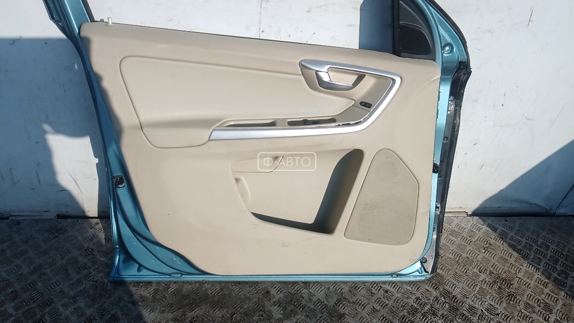 Дверь передняя левая Volvo XC60 1 купить в Беларуси