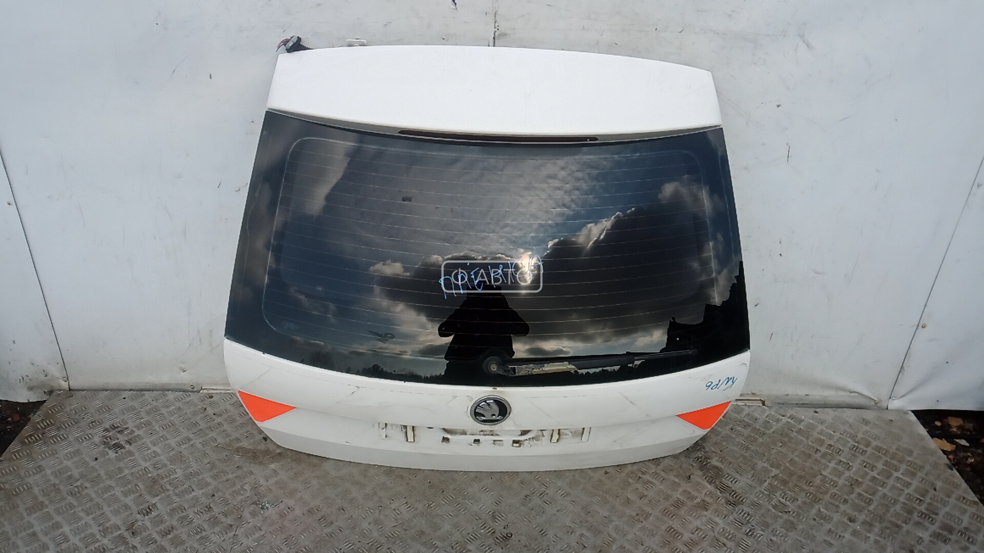 Крышка (дверь) багажника Skoda Octavia 1Z купить в Беларуси