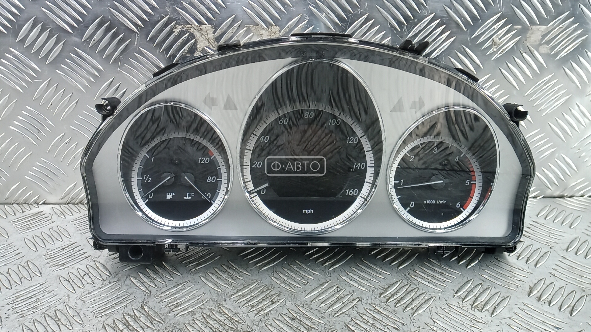 Щиток приборов (приборная панель) - Mercedes C W204 (2008-2015)