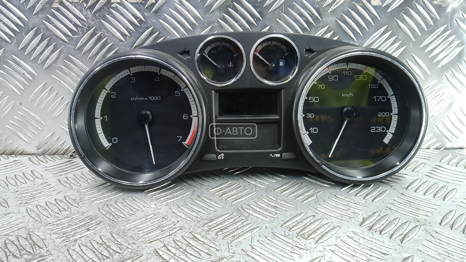 Щиток приборов (приборная панель) - Peugeot 308 (2007-2017)
