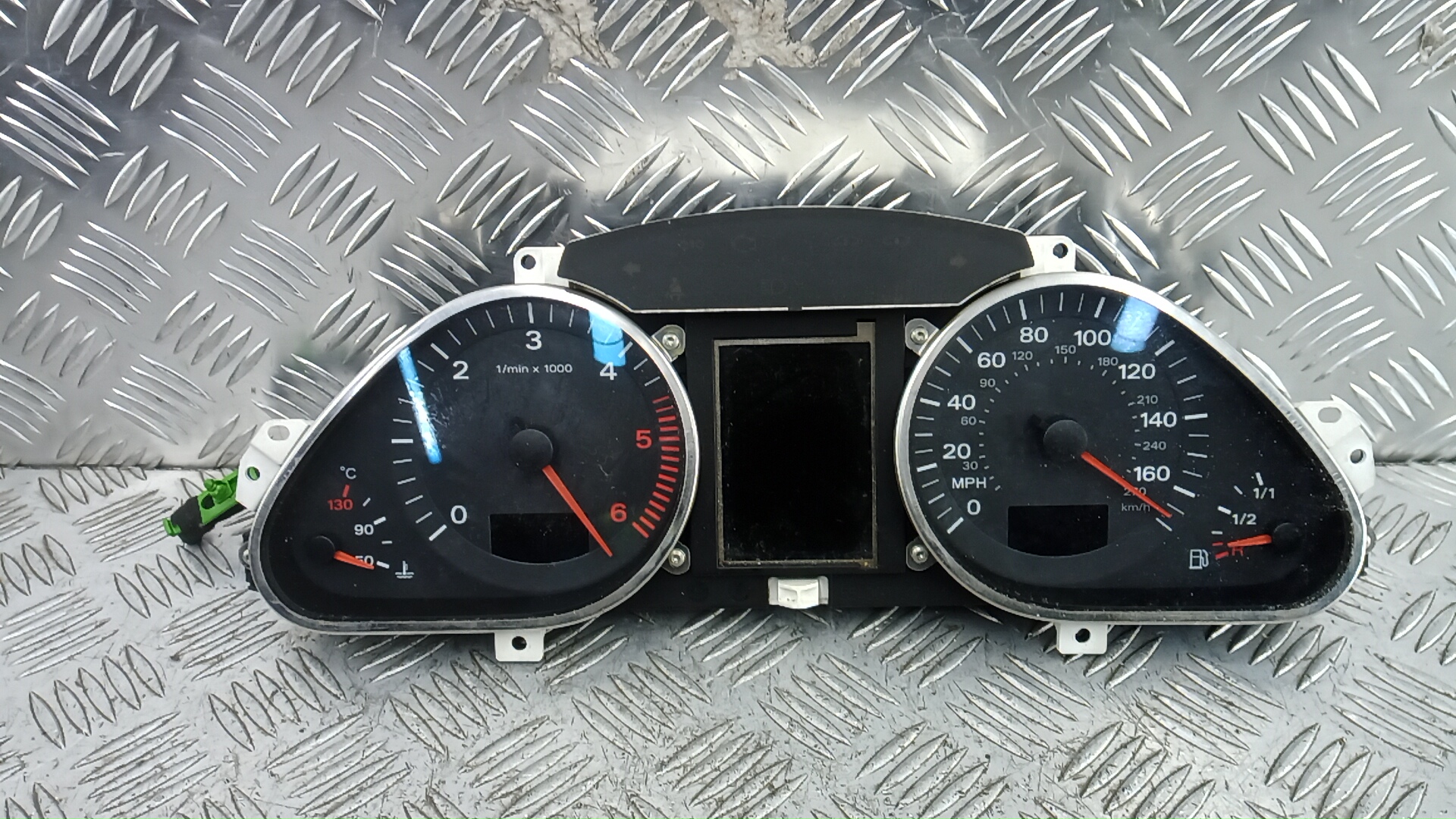Щиток приборов (приборная панель) - Audi Q7 (2005-2015)