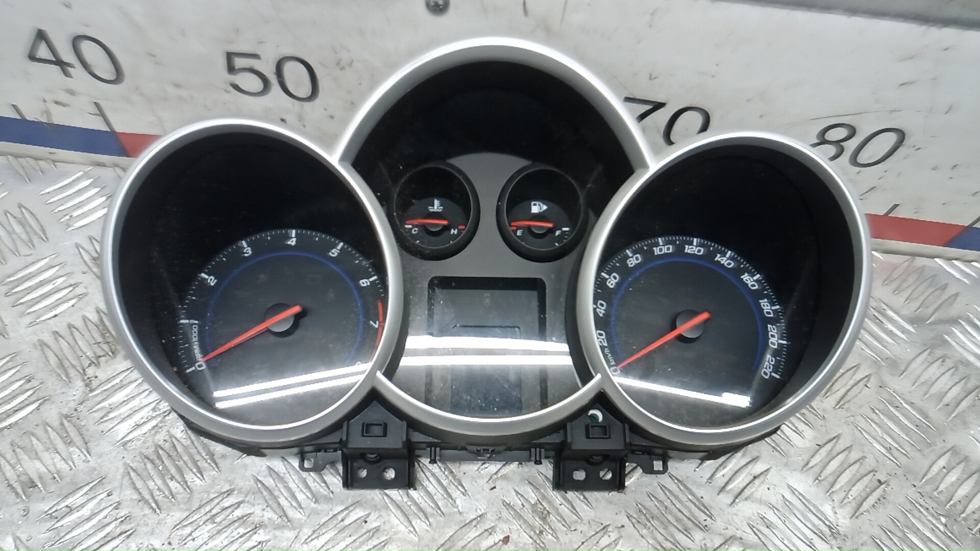 Щиток приборов (приборная панель) - Chevrolet Cruze J300 (2009-2015)