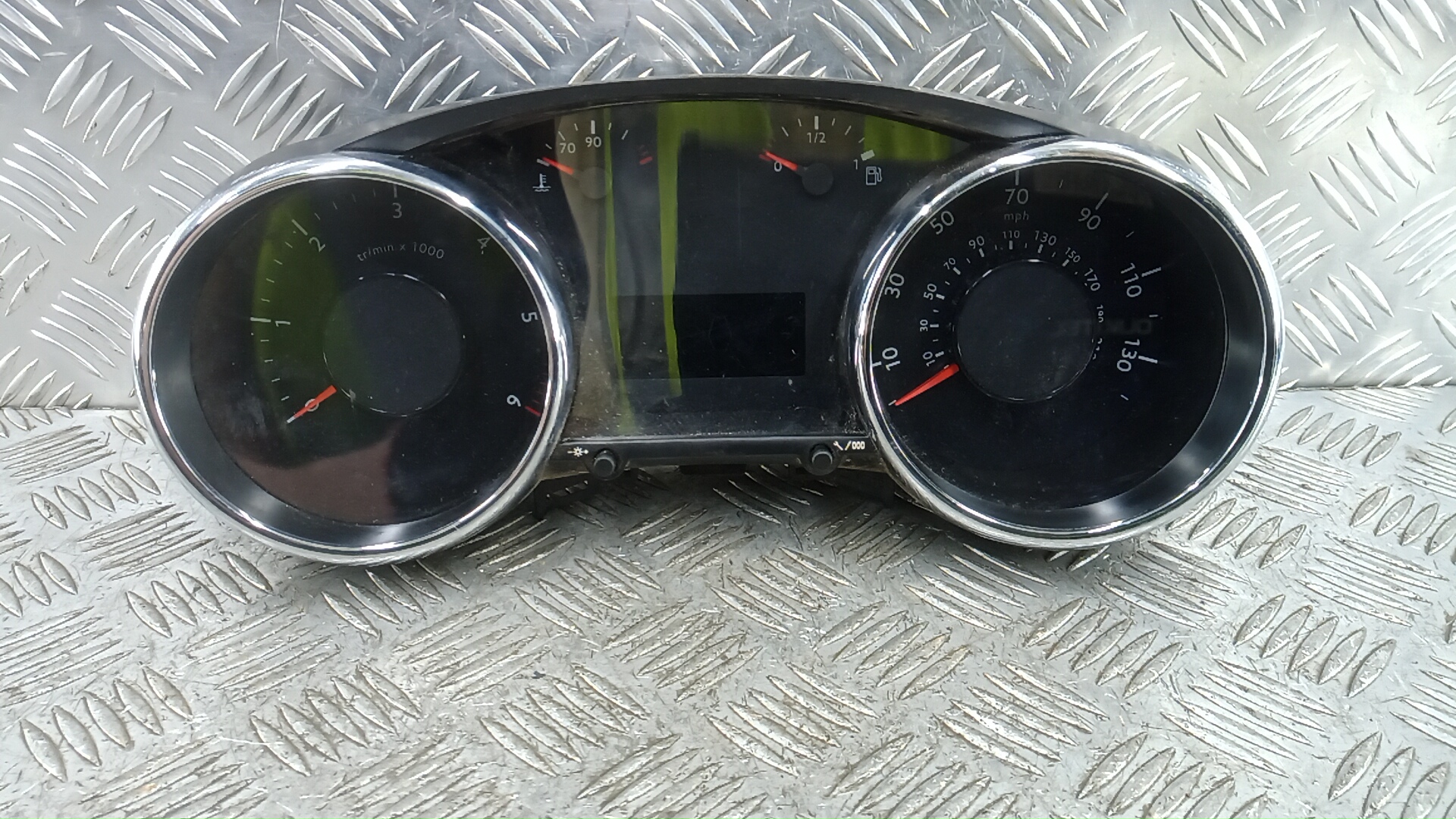 Щиток приборов (приборная панель) - Peugeot 5008 (2009-2016)