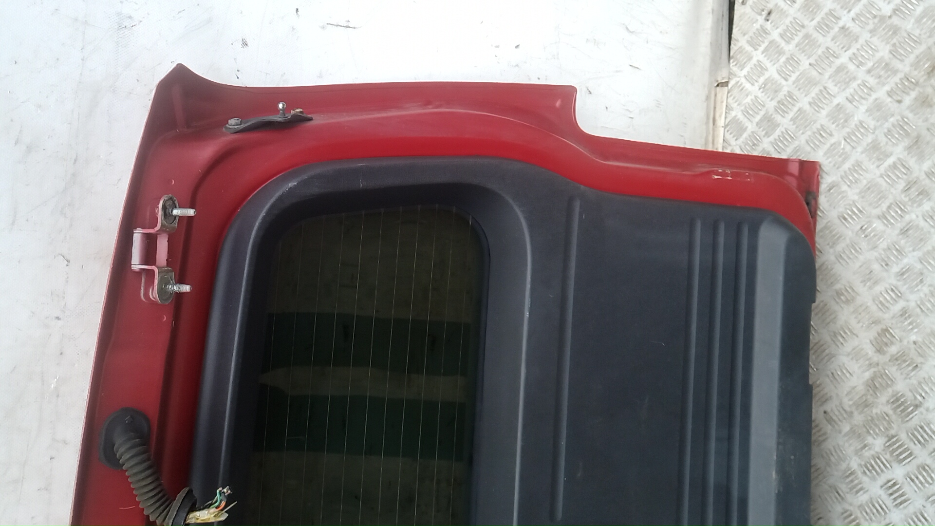 Крышка (дверь) багажника Dodge Nitro купить в России