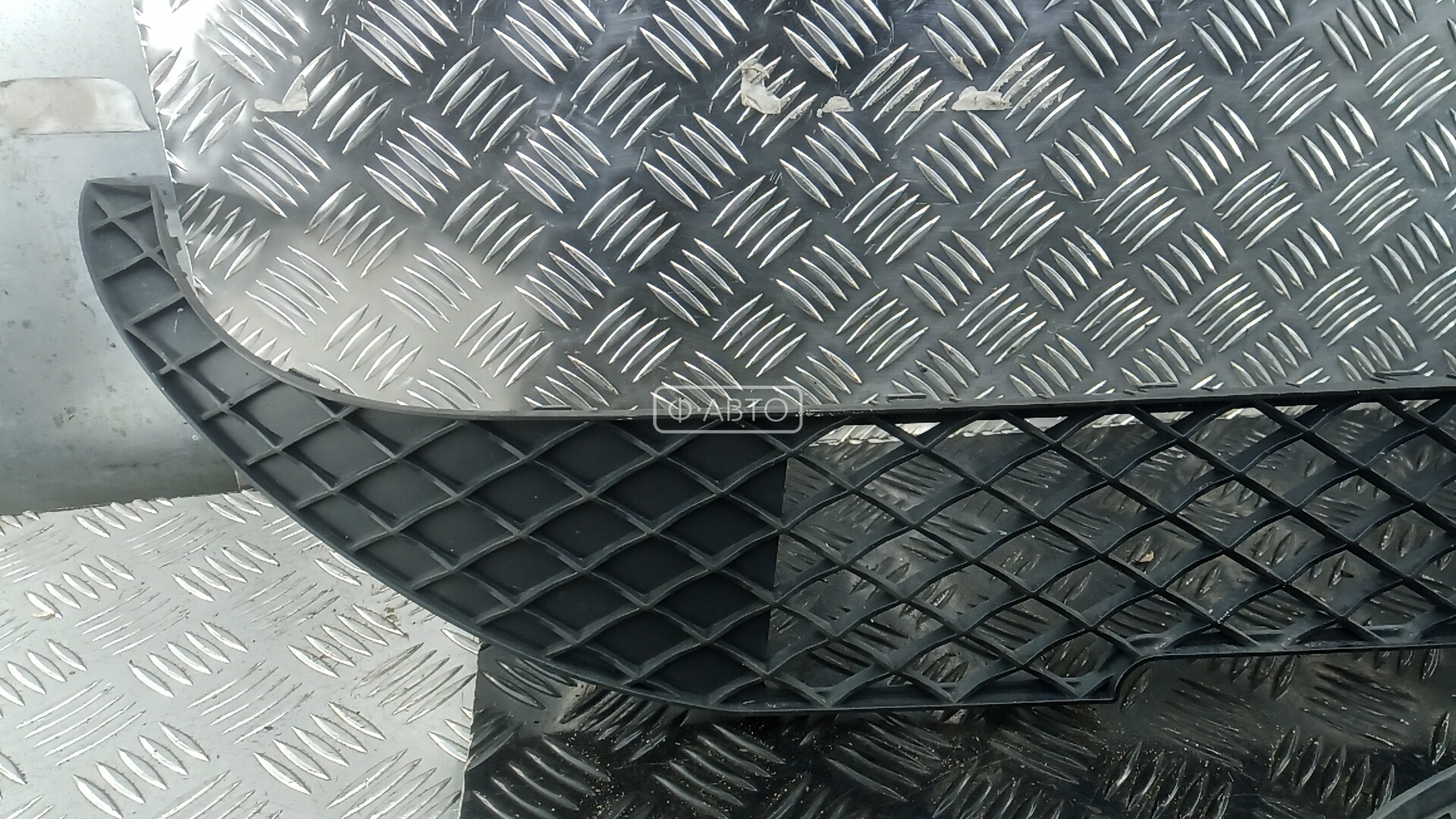 Решетка (заглушка) в бампер левая Mercedes A-Class (W176) купить в Беларуси