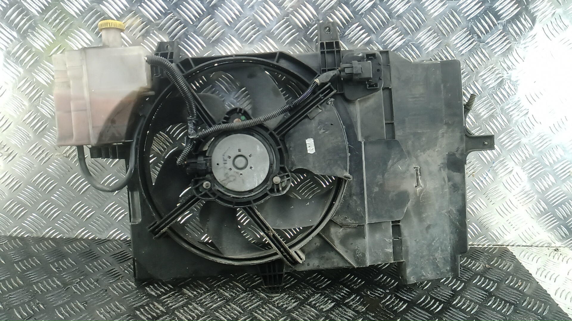 Вентилятор радиатора основного Nissan Note купить в России