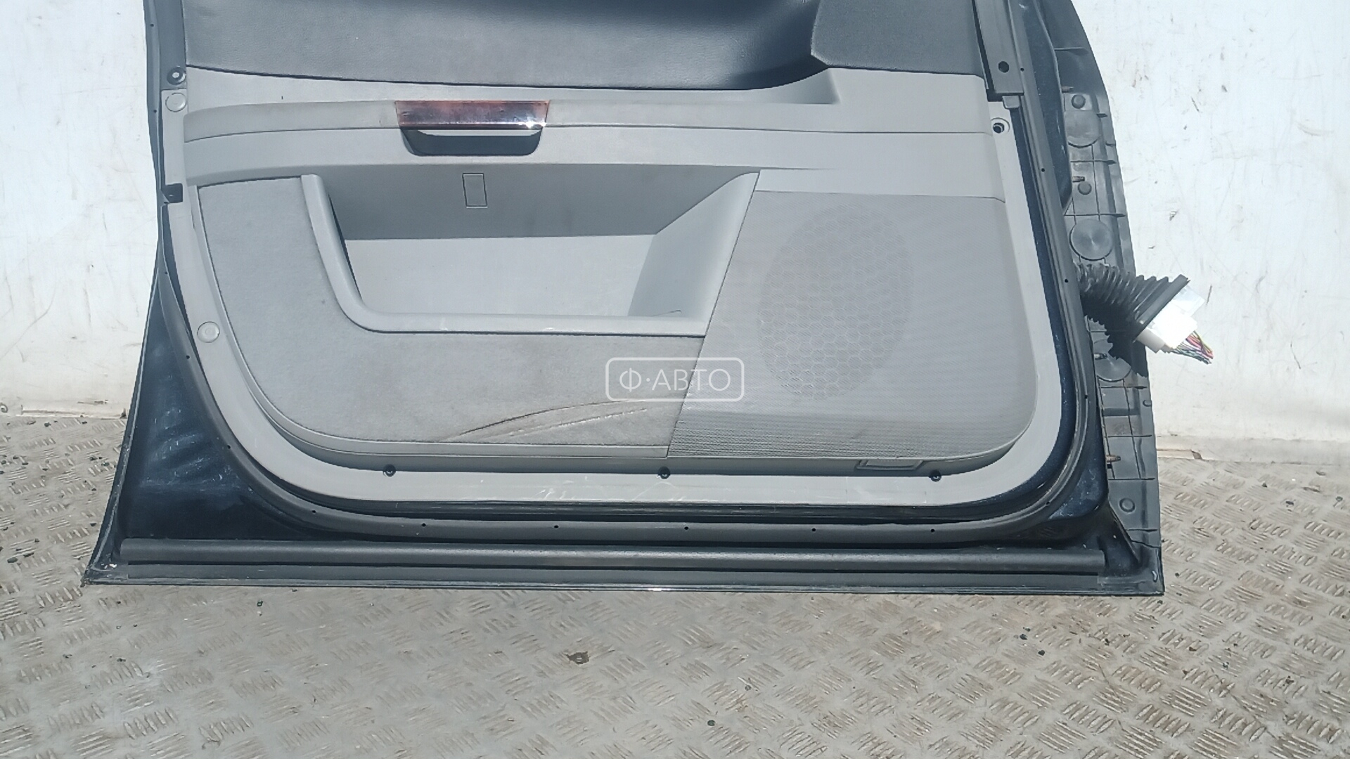 Дверь передняя левая Chrysler 300C 1 купить в России