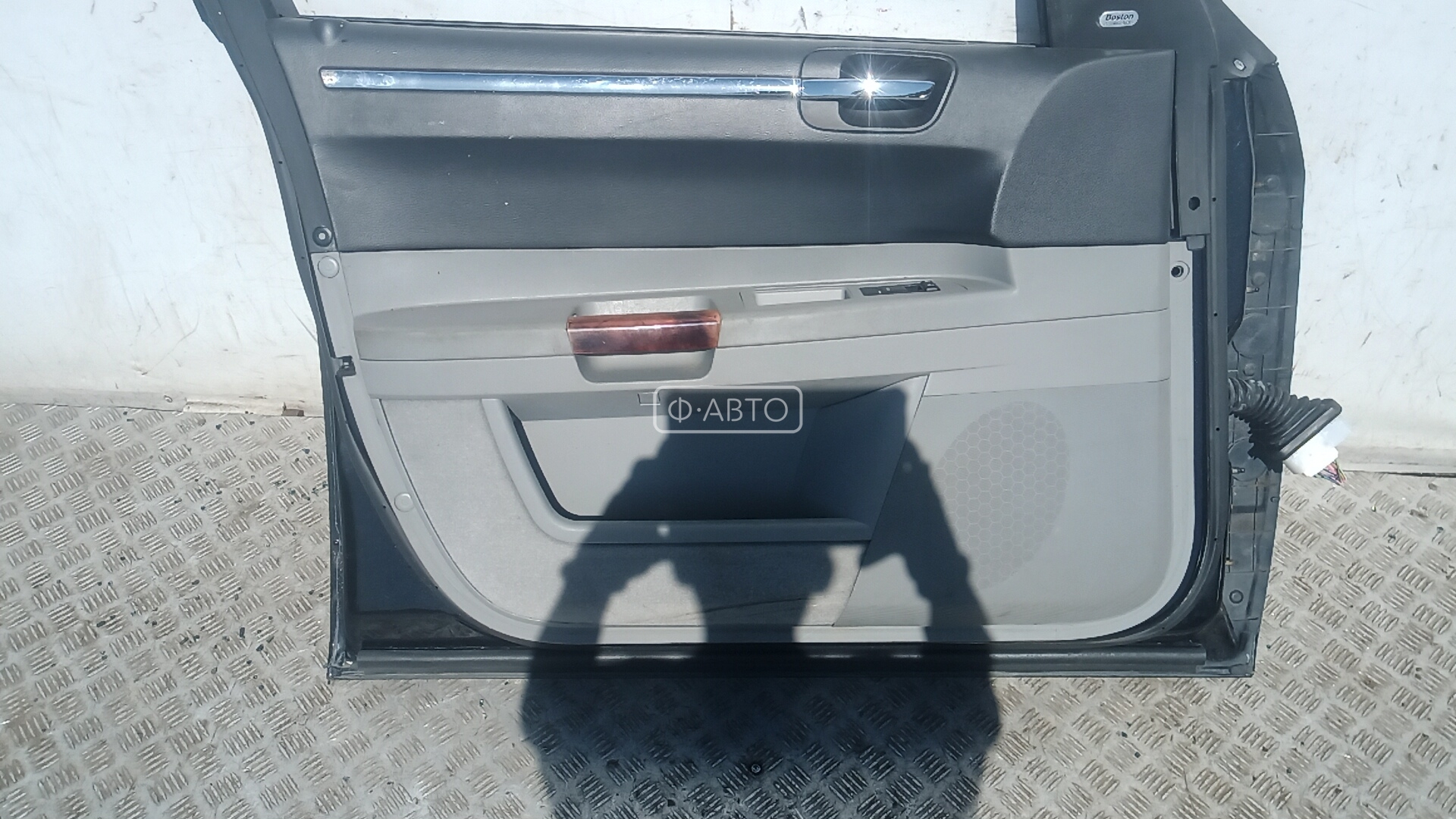 Дверь передняя левая Chrysler 300C 1 купить в Беларуси