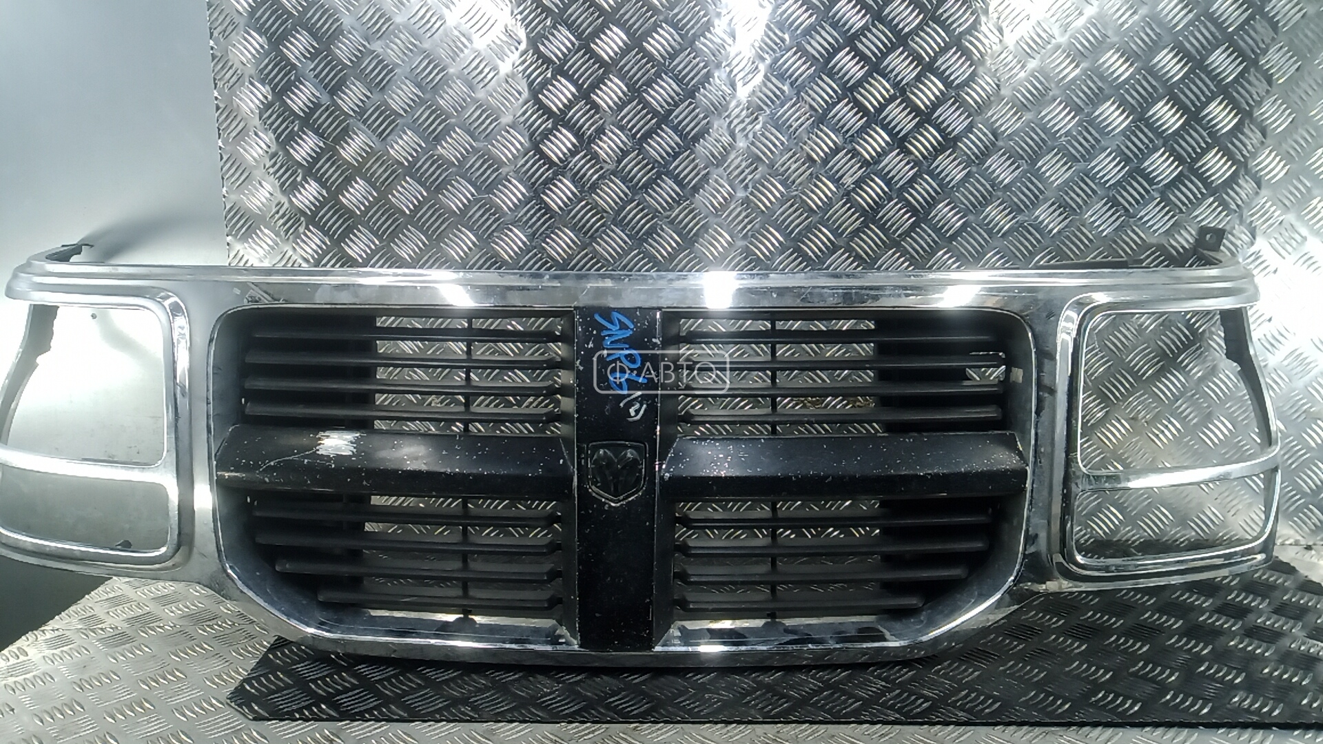 Решетка радиатора (капота) - Dodge Nitro