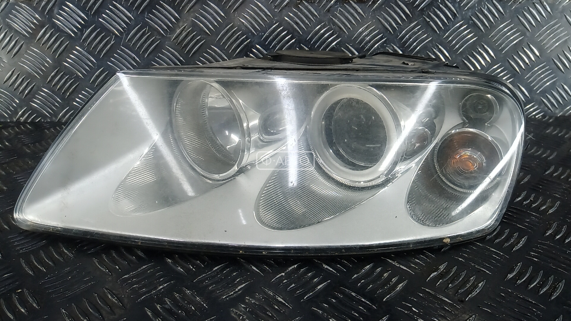 Фара - Volkswagen Touareg (2002-2010)