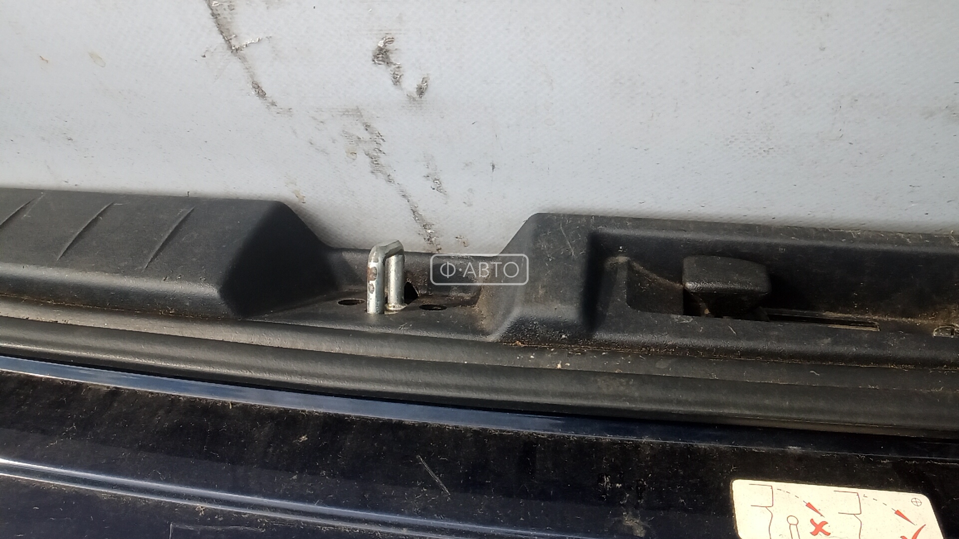 Дверь багажника нижняя (борт)