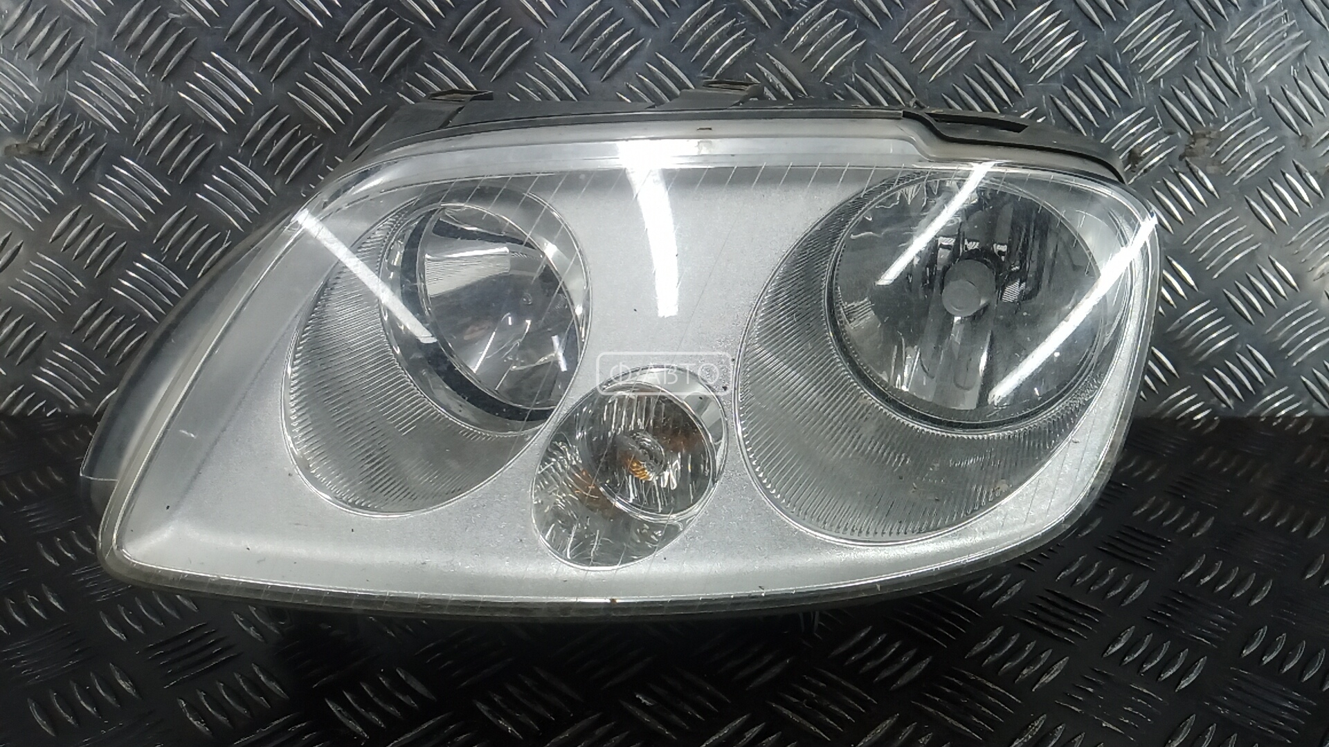 Фара - Volkswagen Caddy 3 (2004-2015)