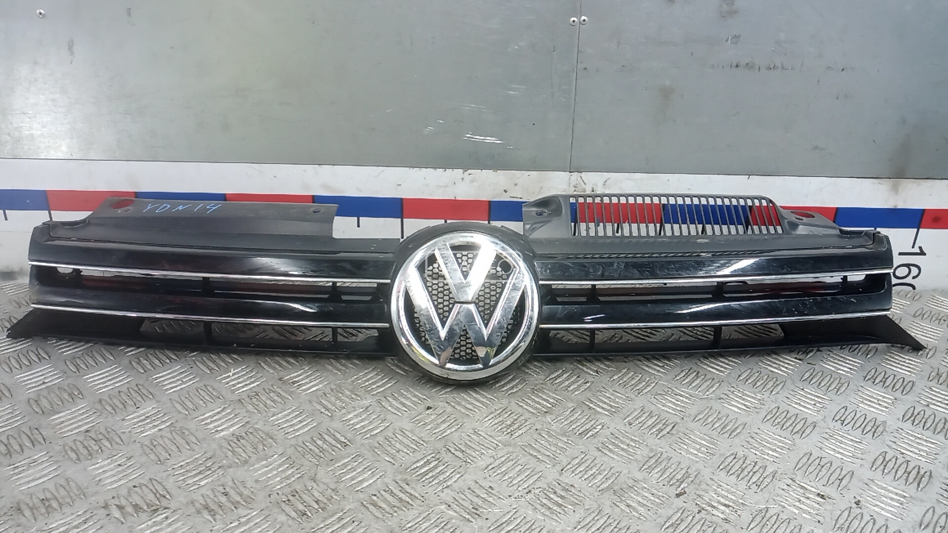 Решетка радиатора (капота) - Volkswagen Golf 6 (2007-2012)