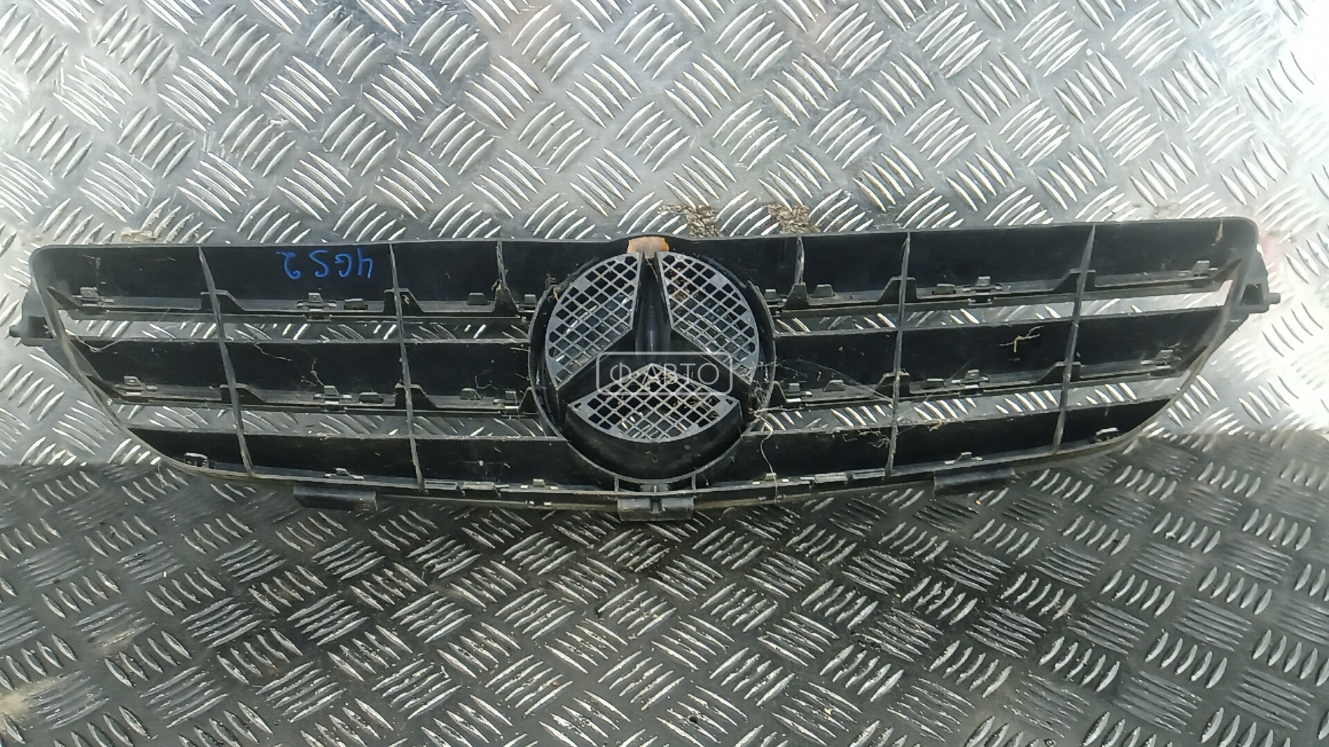 Решетка радиатора Mercedes CLK-Class (W209) купить в Беларуси