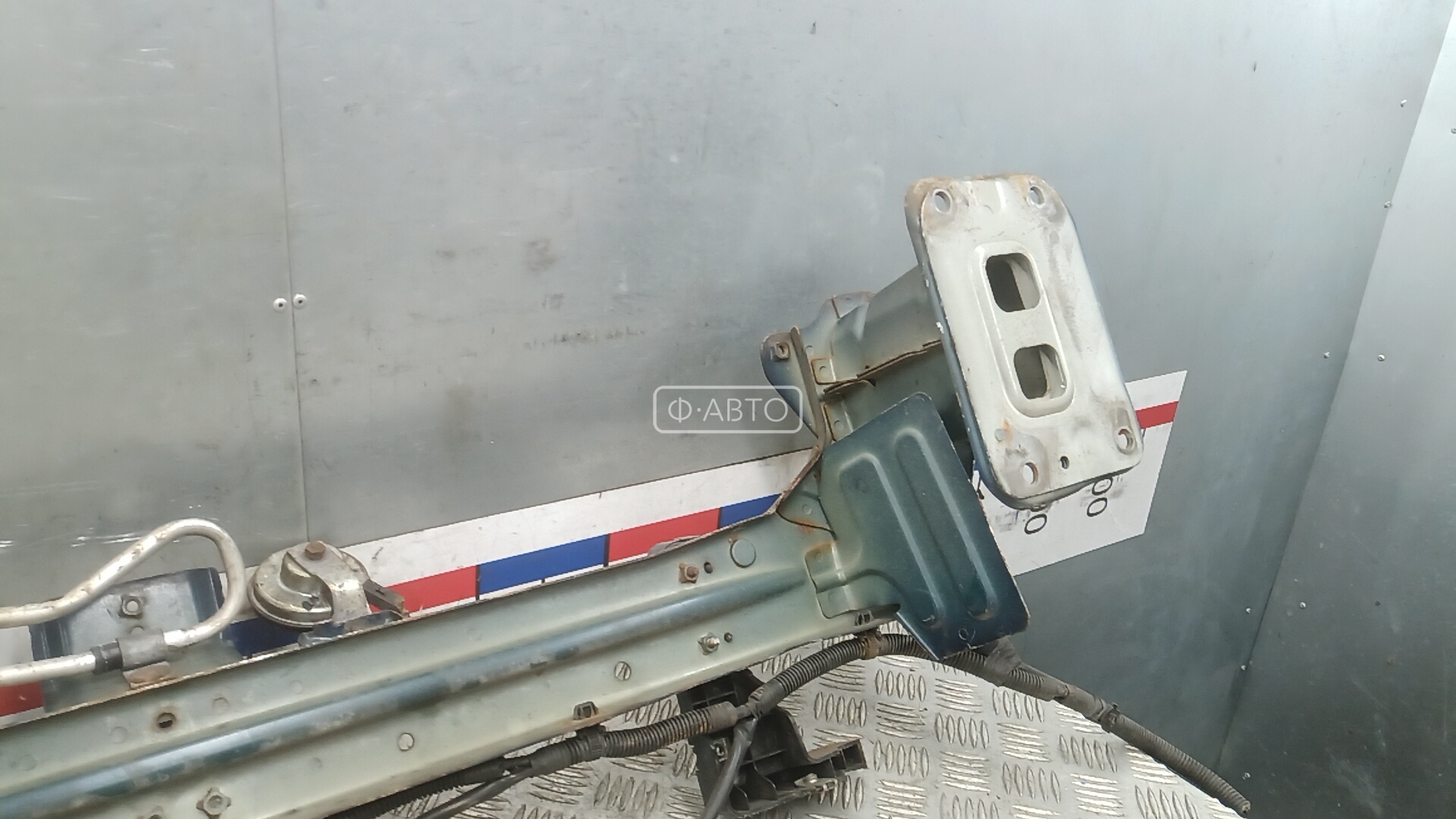 Усилитель бампера передний Citroen C-Crosser купить в Беларуси