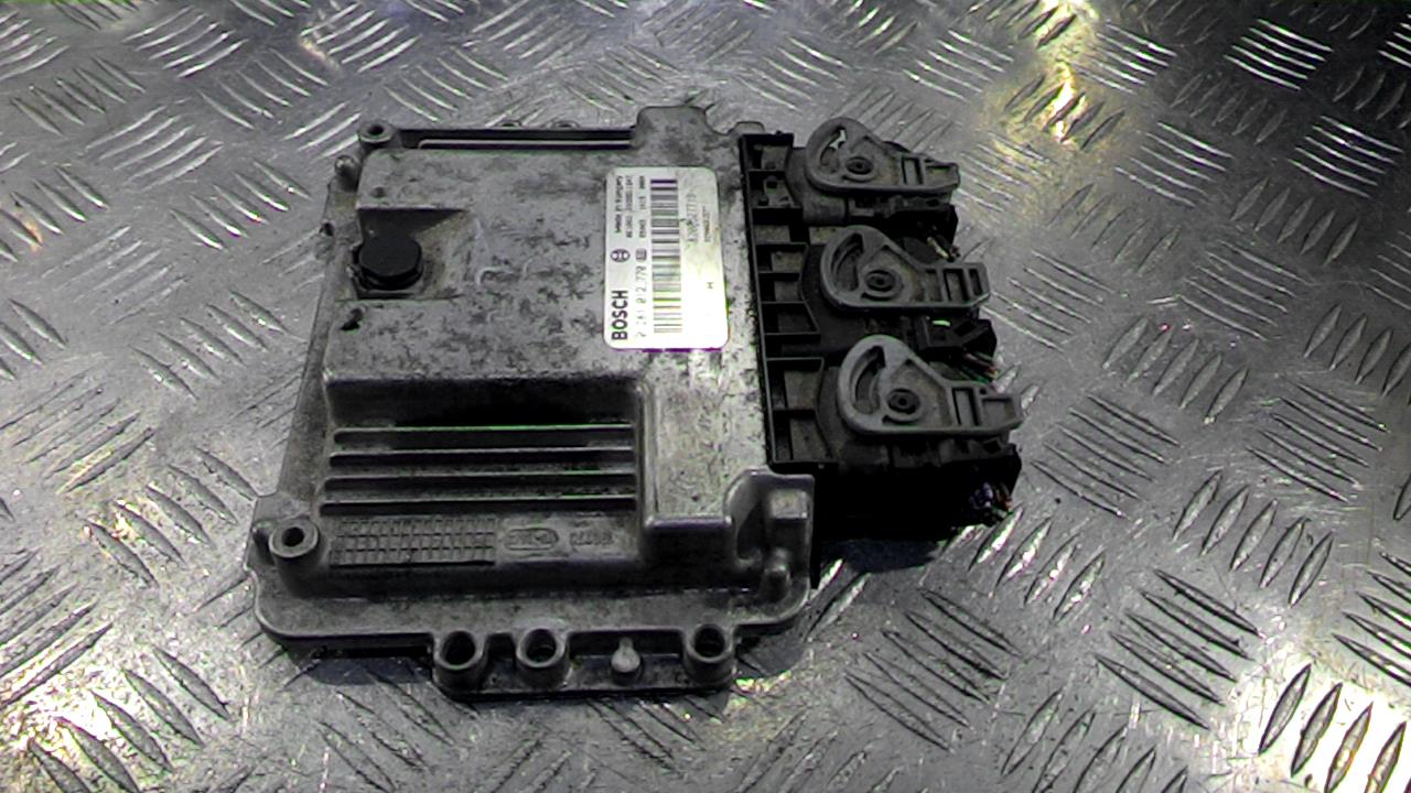 Блок управления ЭБУ (двигателя) - Renault Laguna 2 (2000-2008)